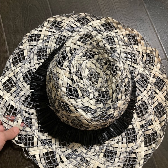 Made in Italy 100% straw hat- like new with excellent condition - Picture 2 of 4